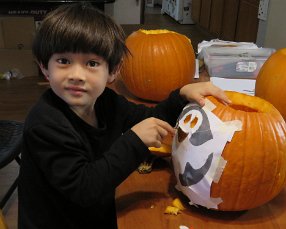 IMG_4041 Phelan Carving his Jack-o-Lantern