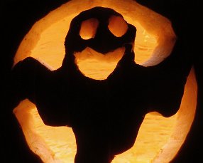 IMG_4182 Ghost, by Phelan, template from pumpkinstencils.org